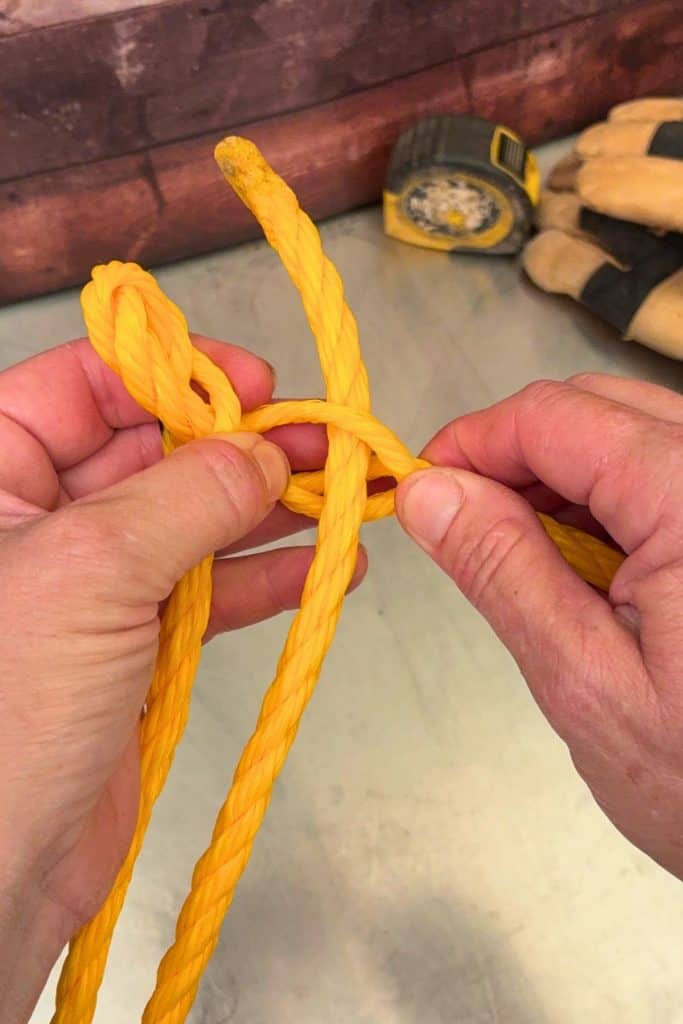 feed lead rope through opening