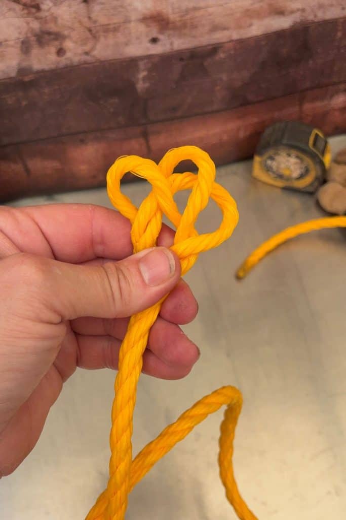 on brow end untwist rope to create three loops