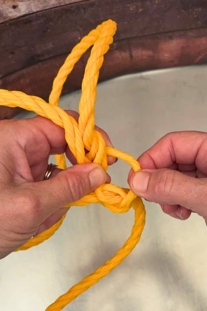 secure rope by tucking lead rope through rope twists